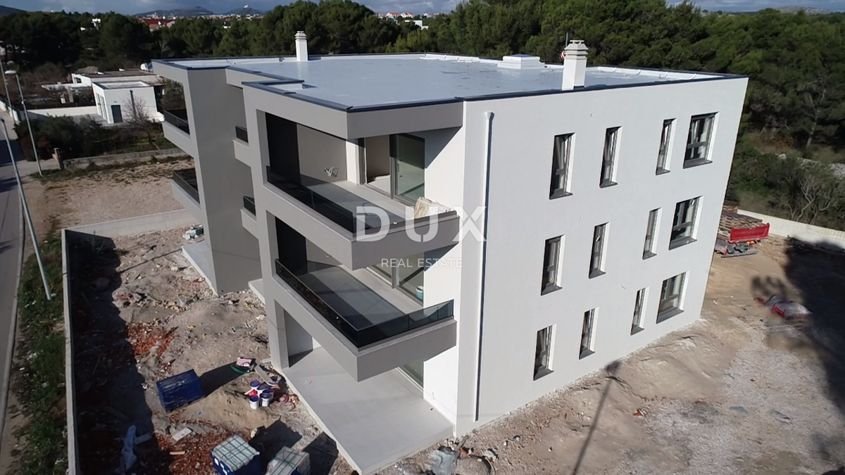 ŠIBENIK, SRIMA - Luksuzno stanovanje v novogradnji, 300 m od morja in plaže