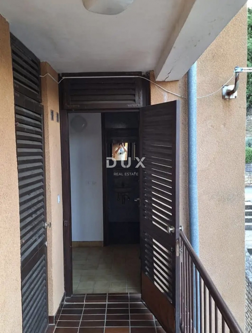 ISTRA, DUGA UVALA - Apartma s teraso in pogledom na morje