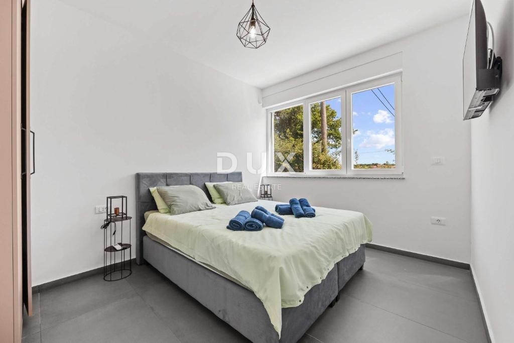 ISTRA, SVETVINČENAT – Moderna vila z ogrevanim bazenom, sončno elektrarno in popolno zasebnostjo