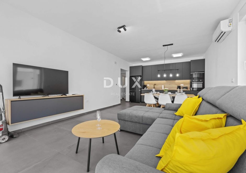 ISTRA, SVETVINČENAT – Moderna vila z ogrevanim bazenom, sončno elektrarno in popolno zasebnostjo