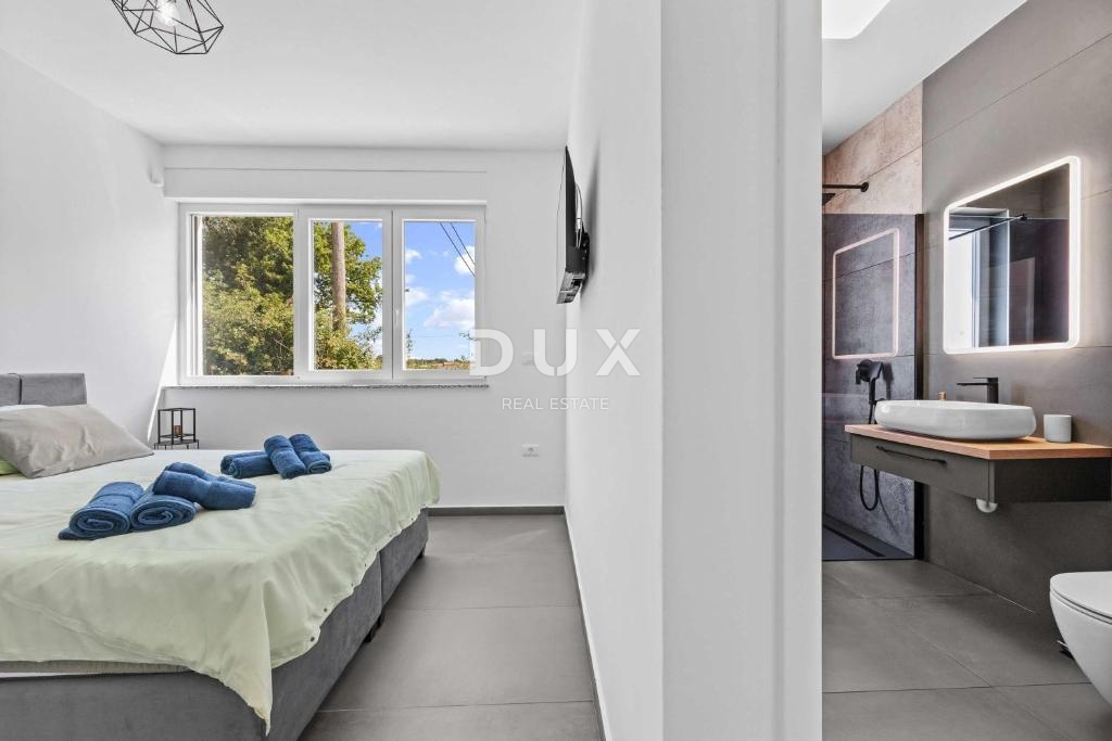 ISTRA, SVETVINČENAT – Moderna vila z ogrevanim bazenom, sončno elektrarno in popolno zasebnostjo