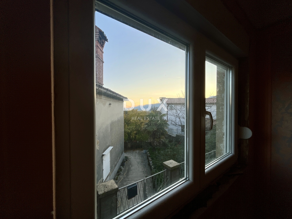 MATULJI - Hiša s potencialom!