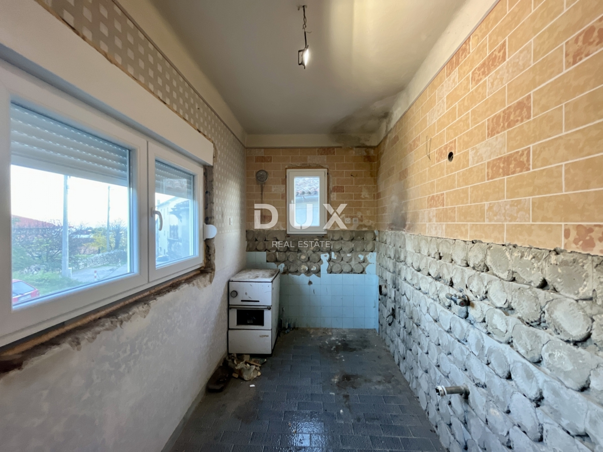 MATULJI - Hiša s potencialom!