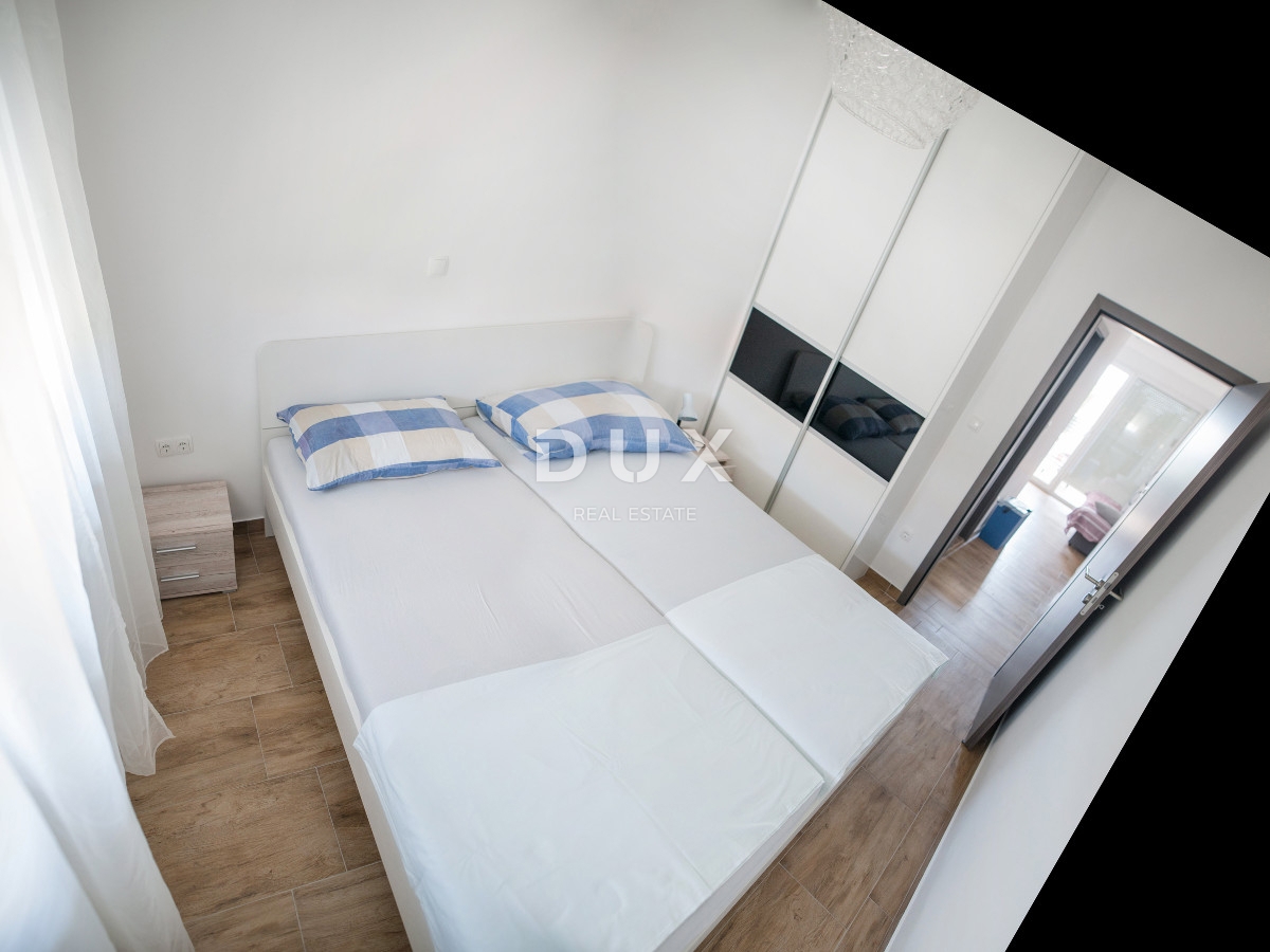 ZADAR, PAKOŠTANE - PRILOŽNOST! Stanovanje z vrtom in 4 parkirnimi mesti!