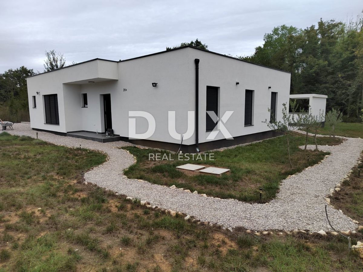 ISTRA, KRŠAN - Moderna enonadstropna hiša z zunanjim bazenom 111 m2