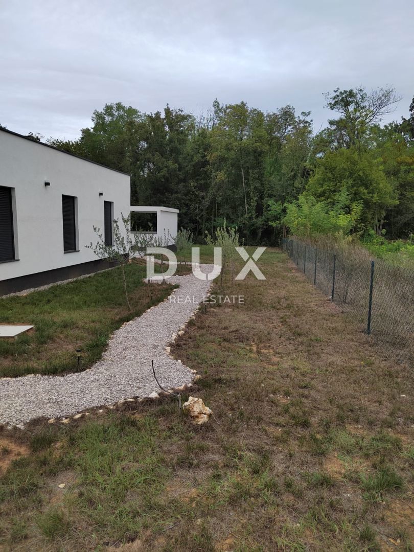 ISTRA, KRŠAN - Moderna enonadstropna hiša z zunanjim bazenom 111 m2