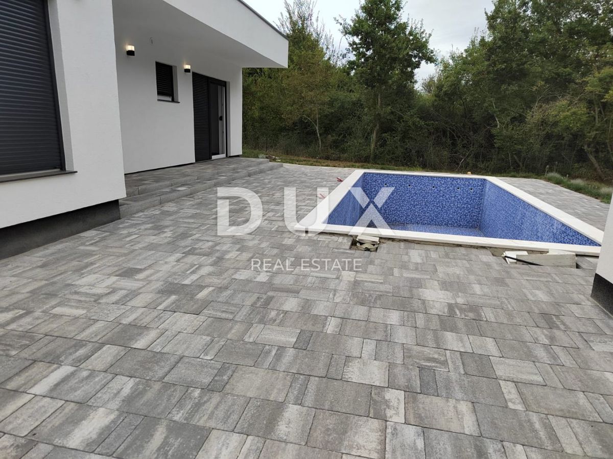 ISTRA, KRŠAN - Moderna enonadstropna hiša z zunanjim bazenom 111 m2