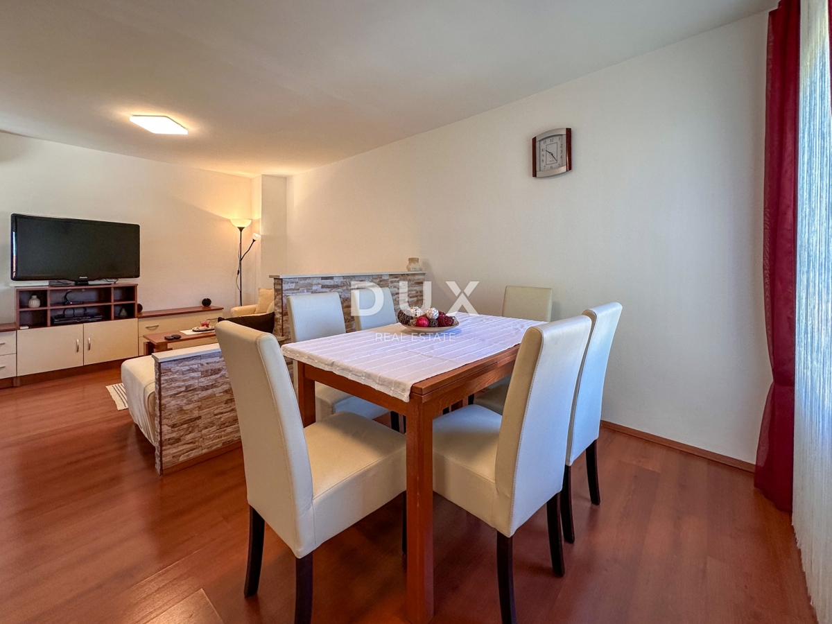 KOSTRENA - prenovljena vrstna hiša, pripravljena za družinsko življenje v bližini morja