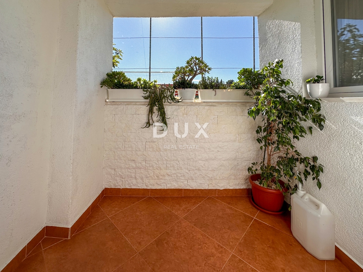 KOSTRENA - prenovljena vrstna hiša, pripravljena za družinsko življenje v bližini morja