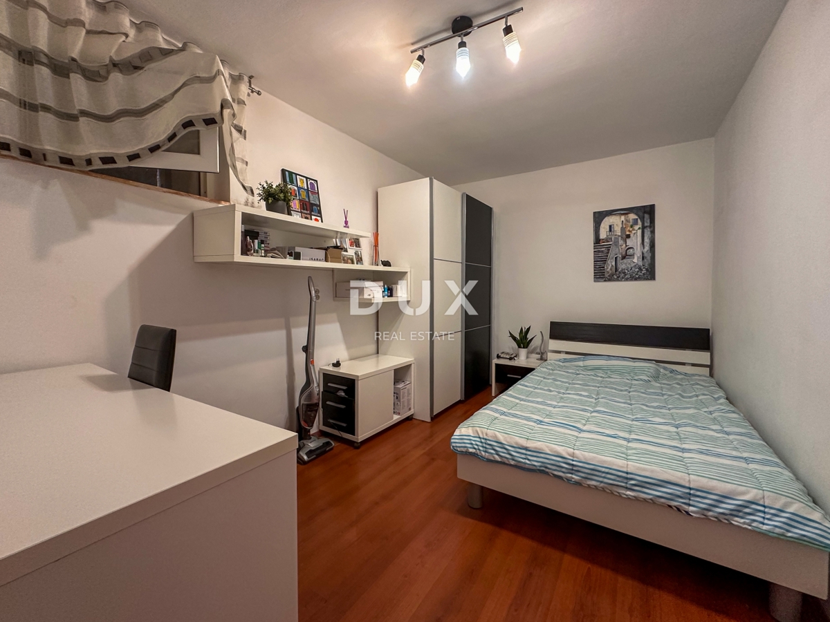 KOSTRENA - prenovljena vrstna hiša, pripravljena za družinsko življenje v bližini morja