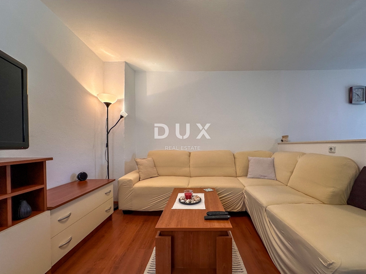 KOSTRENA - prenovljena vrstna hiša, pripravljena za družinsko življenje v bližini morja