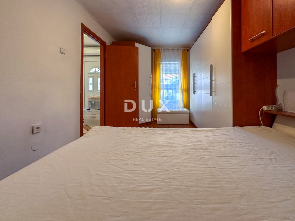 KOSTRENA - prenovljena vrstna hiša, pripravljena za družinsko življenje v bližini morja