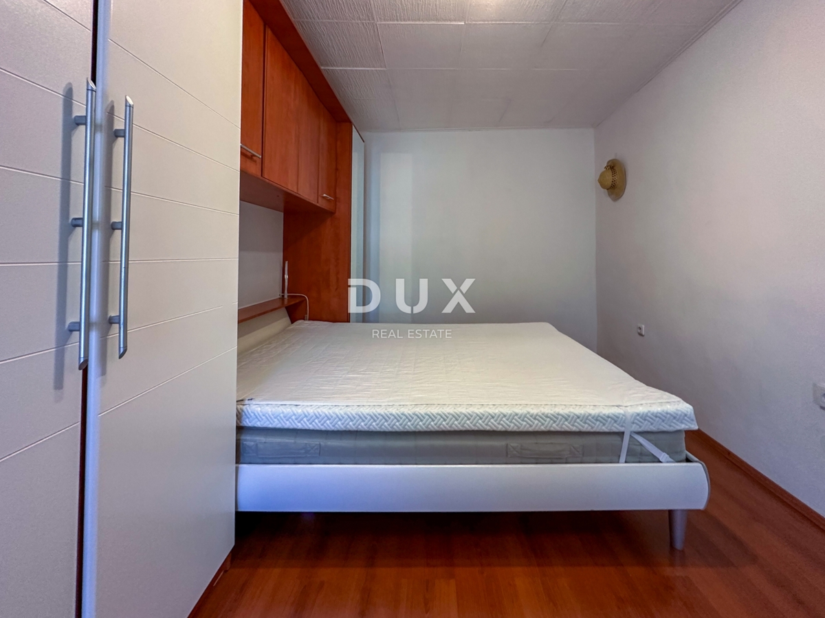 KOSTRENA - prenovljena vrstna hiša, pripravljena za družinsko življenje v bližini morja