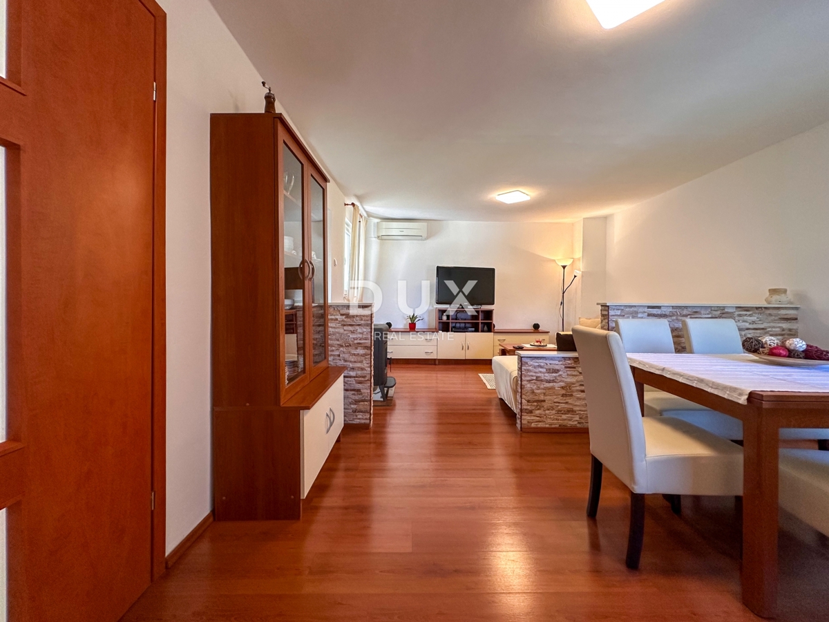 KOSTRENA - prenovljena vrstna hiša, pripravljena za družinsko življenje v bližini morja