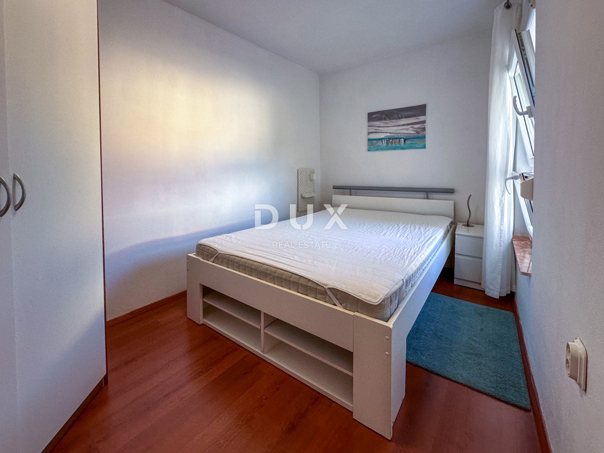 KOSTRENA - prenovljena vrstna hiša, pripravljena za družinsko življenje v bližini morja