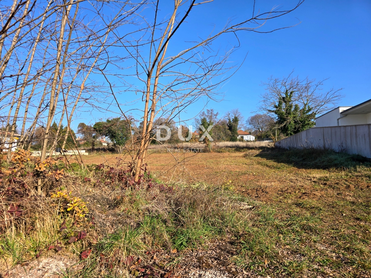 ISTRA, LABIN - Prostorno zemljišče z gradbenim dovoljenjem