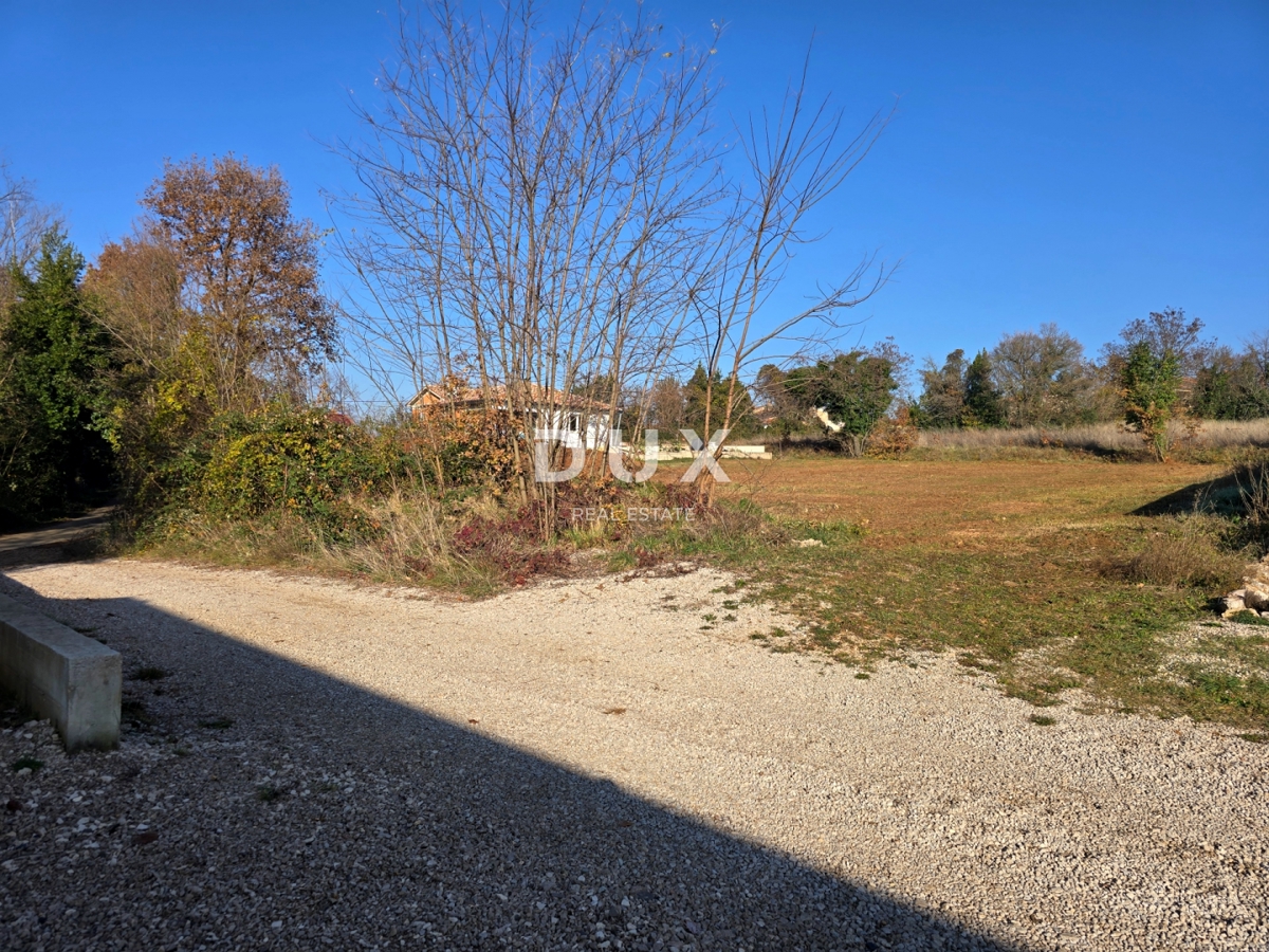 ISTRA, LABIN - Prostorno zemljišče z gradbenim dovoljenjem