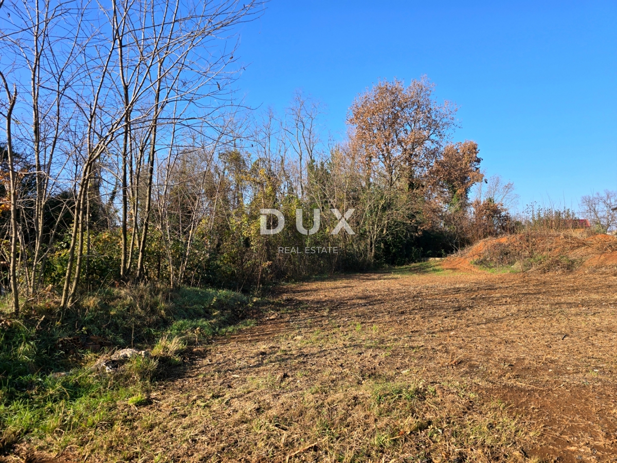 ISTRA, LABIN - Prostorno zemljišče z gradbenim dovoljenjem