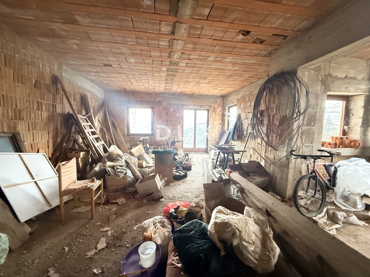 KASTAV, RUBEŠI - nedokončana etaža z veliko teraso in razgledom!