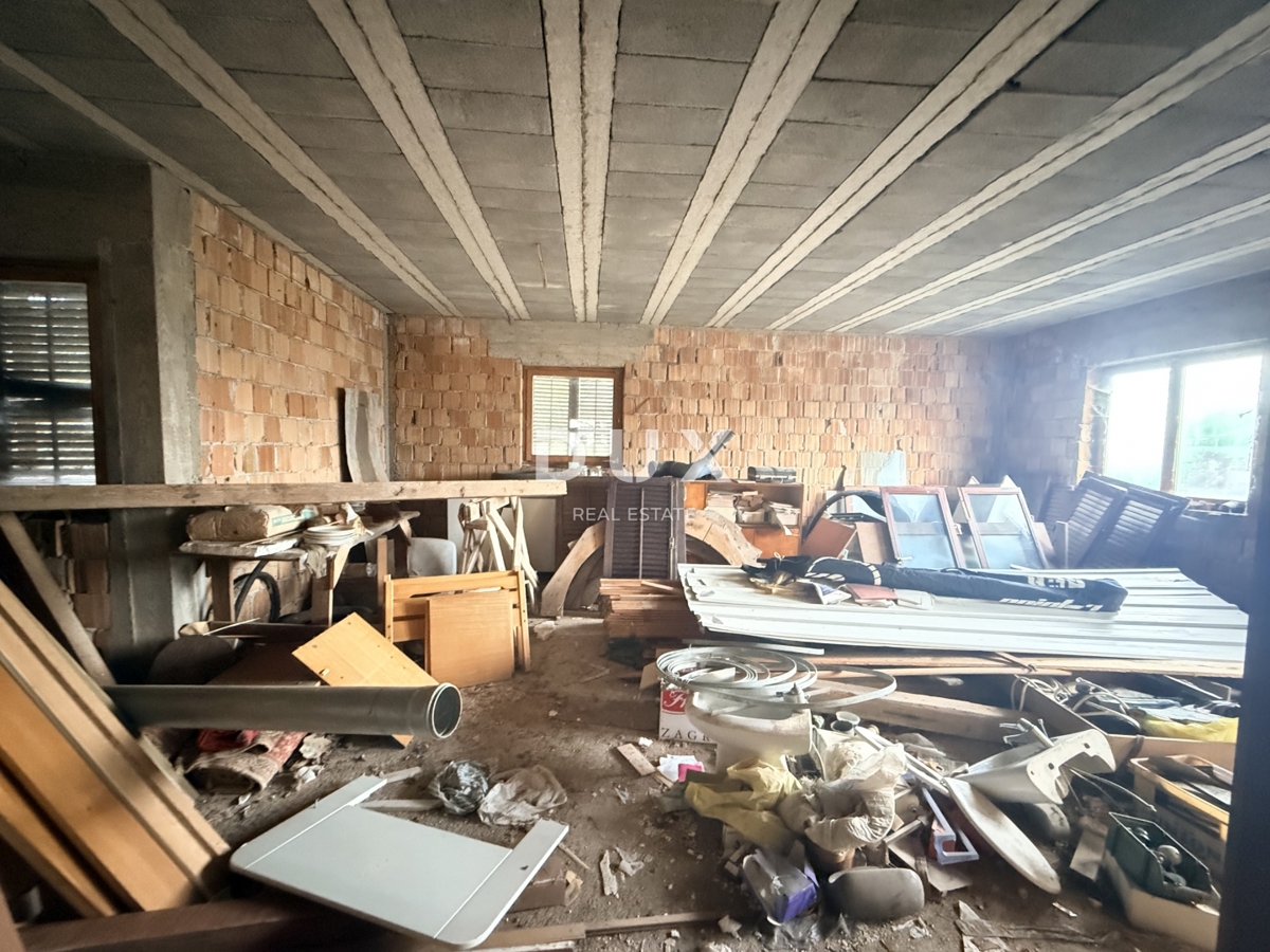 KASTAV, RUBEŠI - nedokončana etaža z veliko teraso in razgledom!