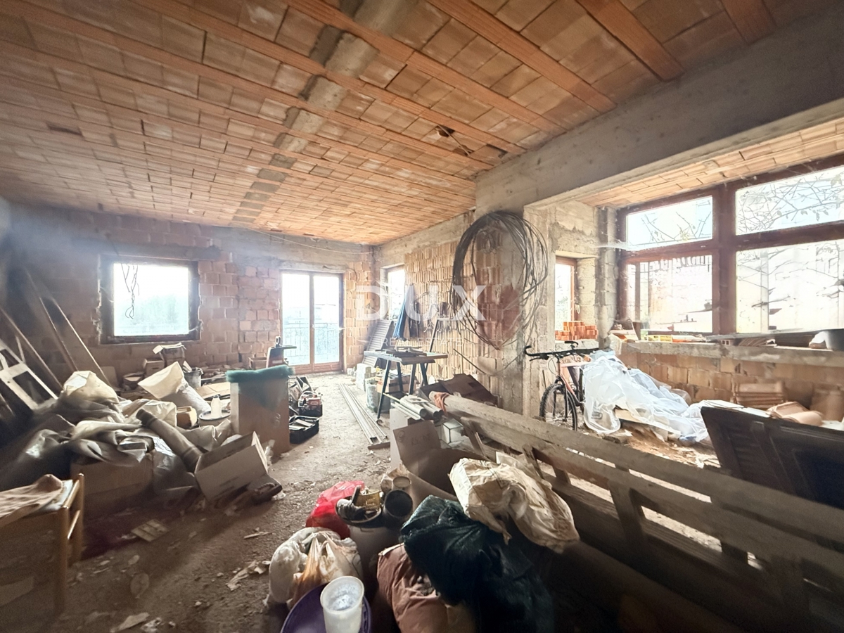 KASTAV, RUBEŠI - nedokončana etaža z veliko teraso in razgledom!