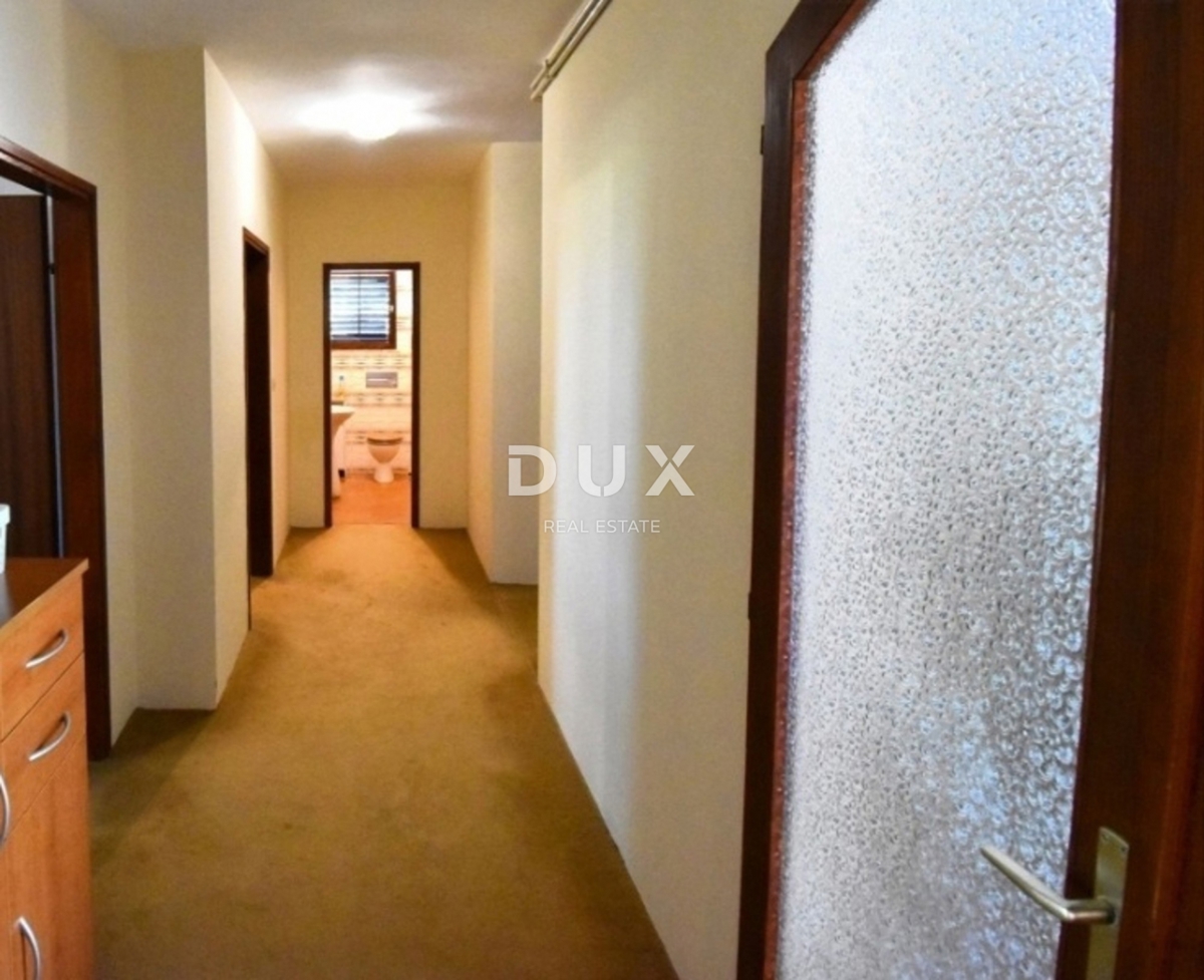 ISTRA, POREČ - Hiša na prostorni posesti z bazenom in popolno zasebnostjo!