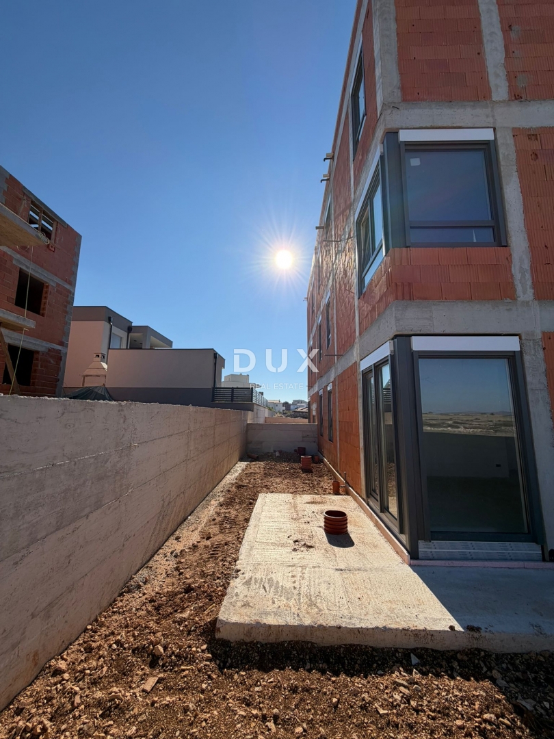 OTOK PAG, POVLJANA – Luksuzni penthouse s panoramskim razgledom v novogradnji