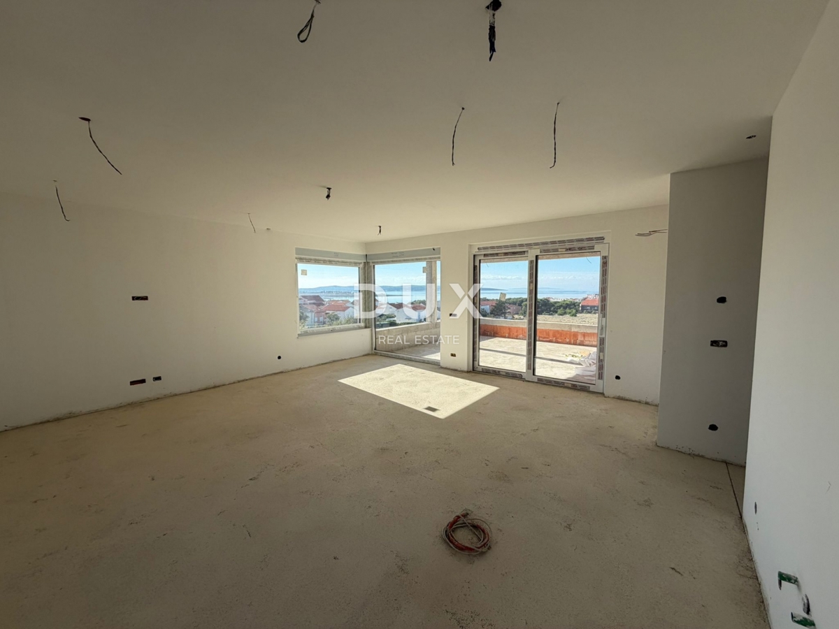 OTOK PAG, POVLJANA – Luksuzni penthouse s panoramskim razgledom v novogradnji