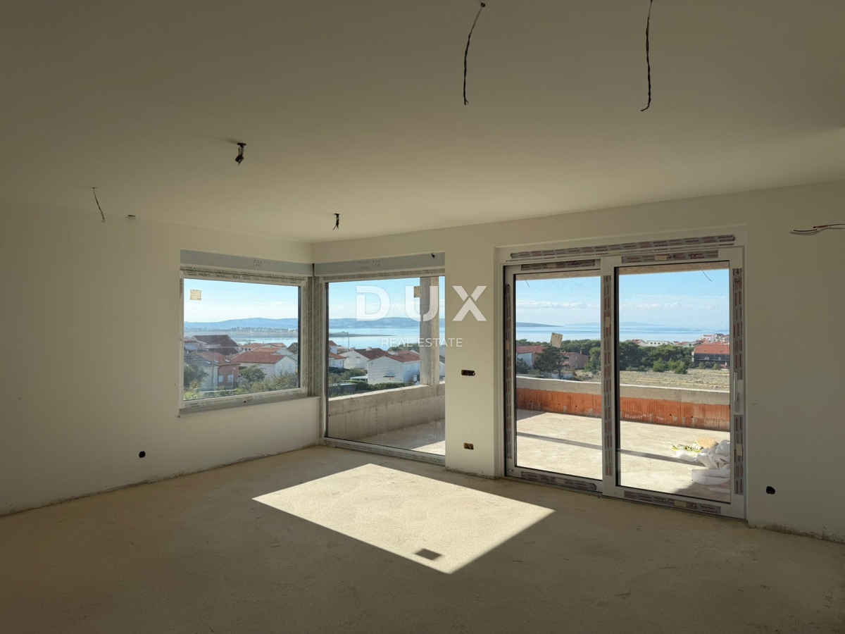 OTOK PAG, POVLJANA – Luksuzni penthouse s panoramskim razgledom v novogradnji