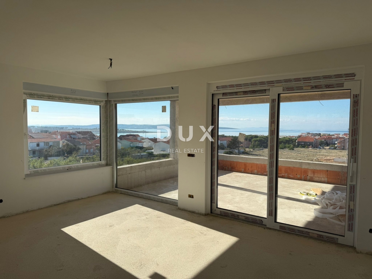 OTOK PAG, POVLJANA – Luksuzni penthouse s panoramskim razgledom v novogradnji