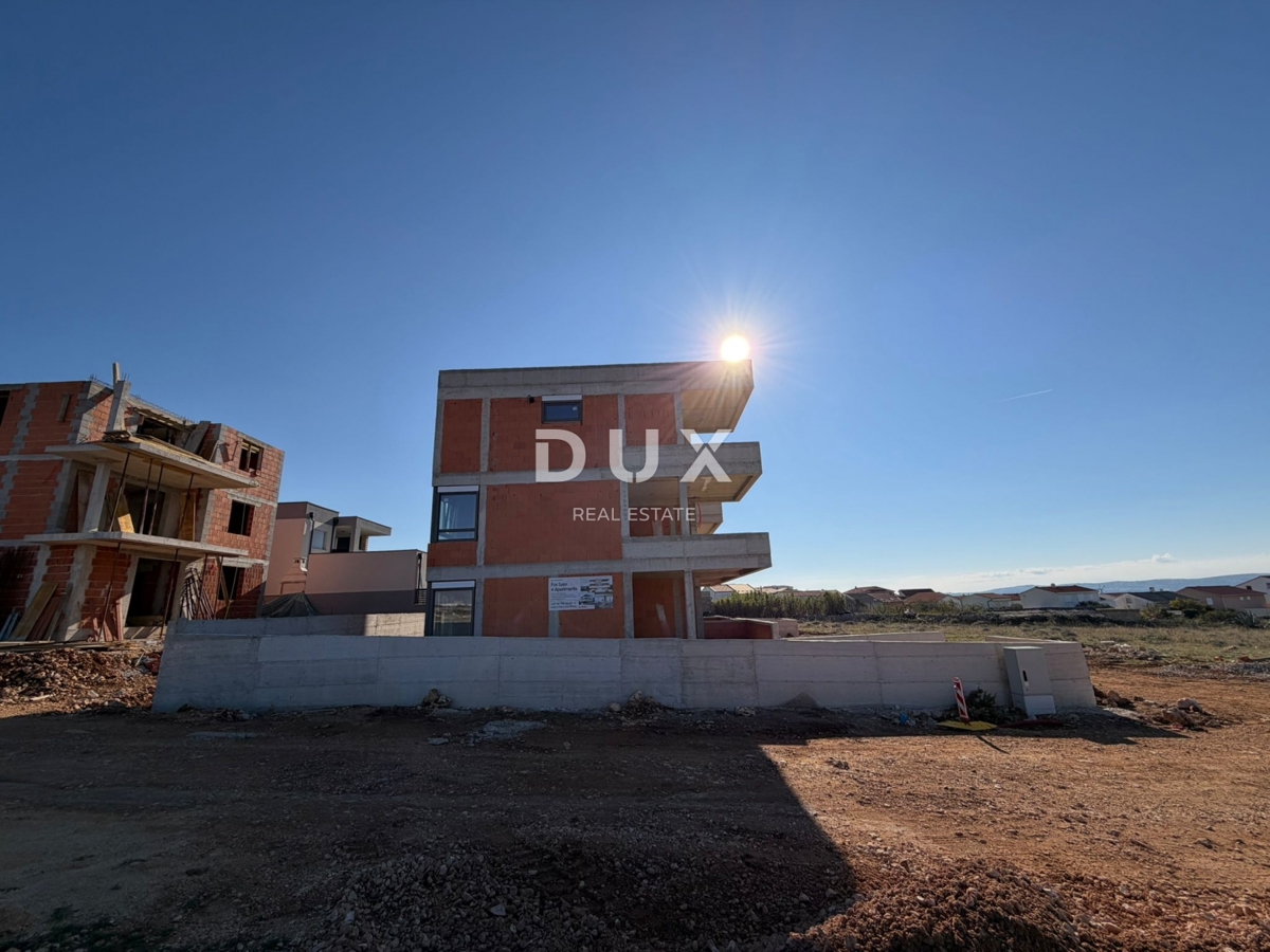 OTOK PAG, POVLJANA – Luksuzni penthouse s panoramskim razgledom v novogradnji