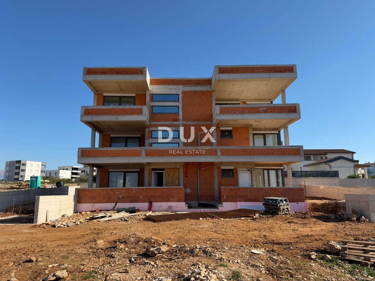 OTOK PAG, POVLJANA – Luksuzni penthouse s panoramskim razgledom v novogradnji