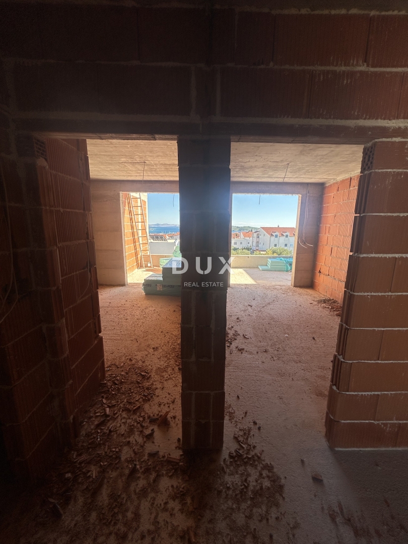 ŠIBENIK, VODICE - Dvosobno stanovanje v novogradnji z veliko teraso in čudovitim pogledom na morje!