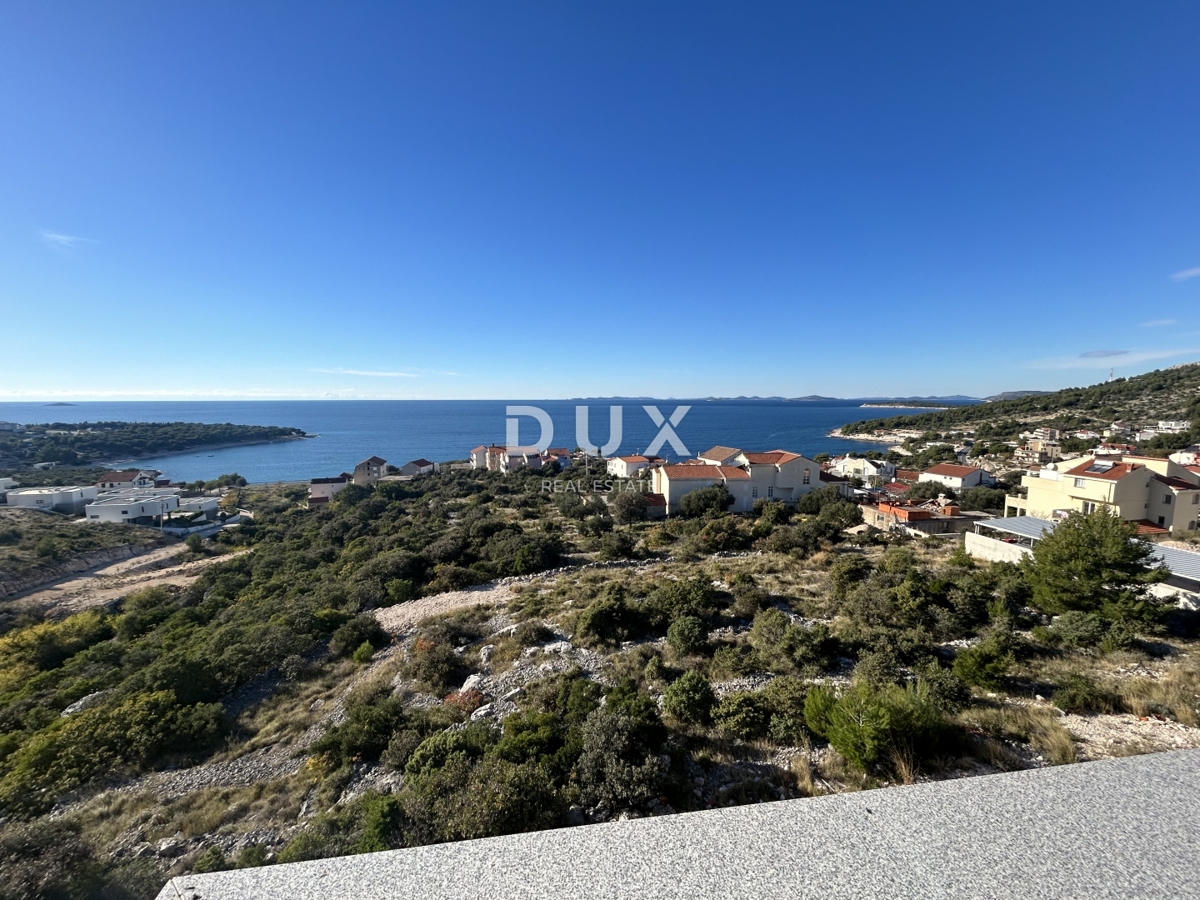 PRIMOŠTEN, DOLAC – Penthouse s čudovitim pogledom na morje! PRILOŽNOST!