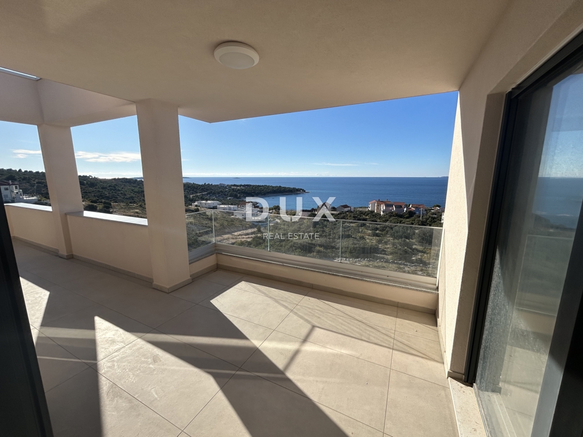 PRIMOŠTEN, DOLAC – Penthouse s čudovitim pogledom na morje! PRILOŽNOST!