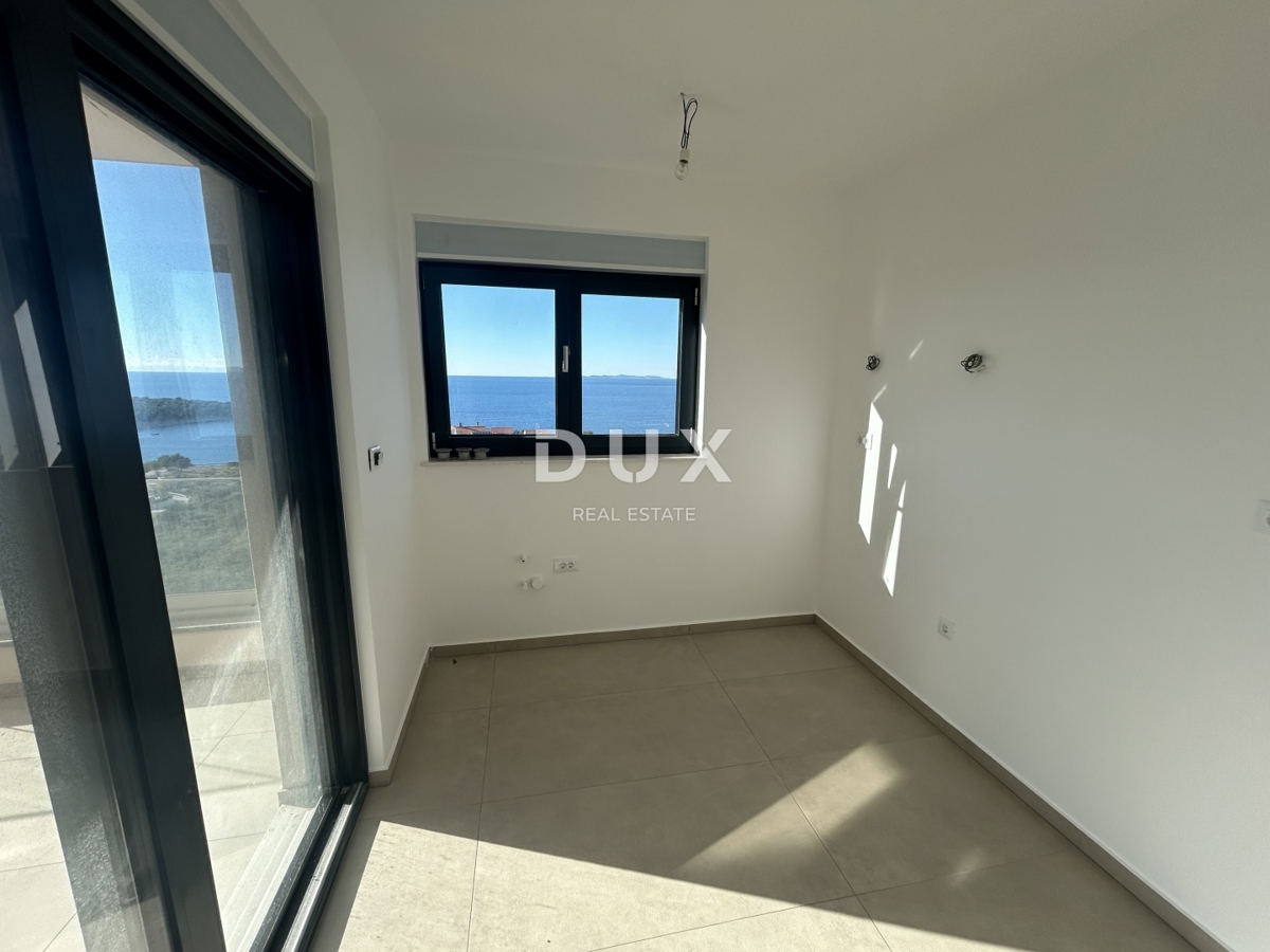 PRIMOŠTEN, DOLAC – Penthouse s čudovitim pogledom na morje! PRILOŽNOST!