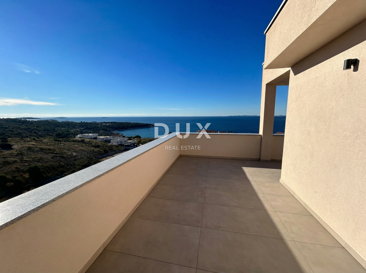 PRIMOŠTEN, DOLAC – Penthouse s čudovitim pogledom na morje! PRILOŽNOST!
