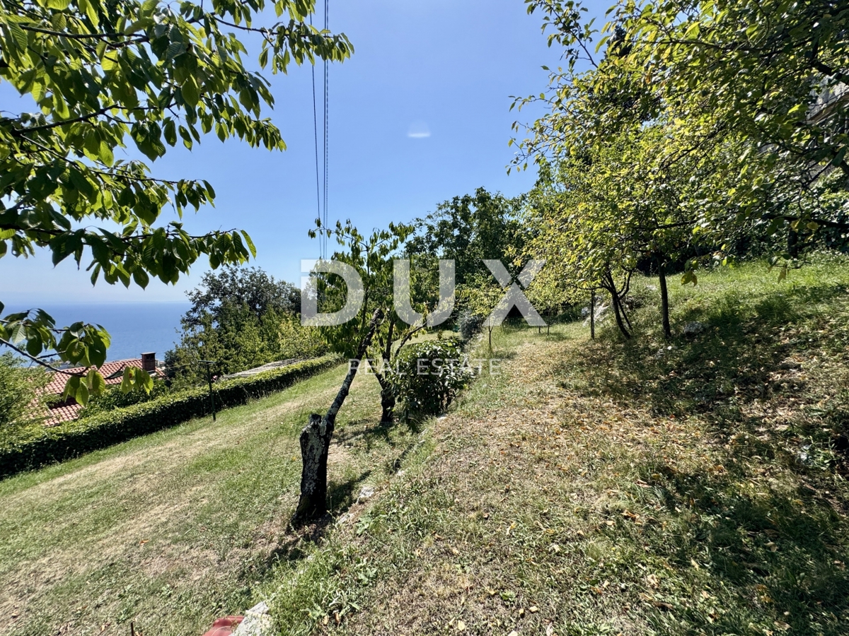 OPATIJA, LOVRAN - novo - čudovito gradbeno zemljišče za družinsko hišo ali vilo z bazenom s pogledom na morje