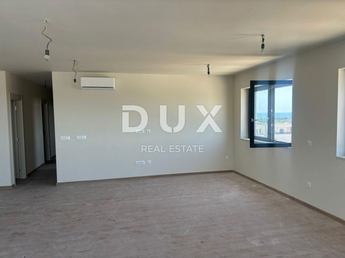 ISTRA, POREČ - Ekskluzivno penthouse s strešno teraso in odprtim pogledom na morje! ZNIŽANO!