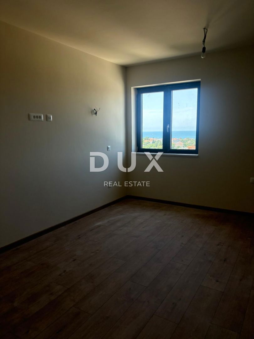 ISTRA, POREČ - Ekskluzivno penthouse s strešno teraso in odprtim pogledom na morje! ZNIŽANO!