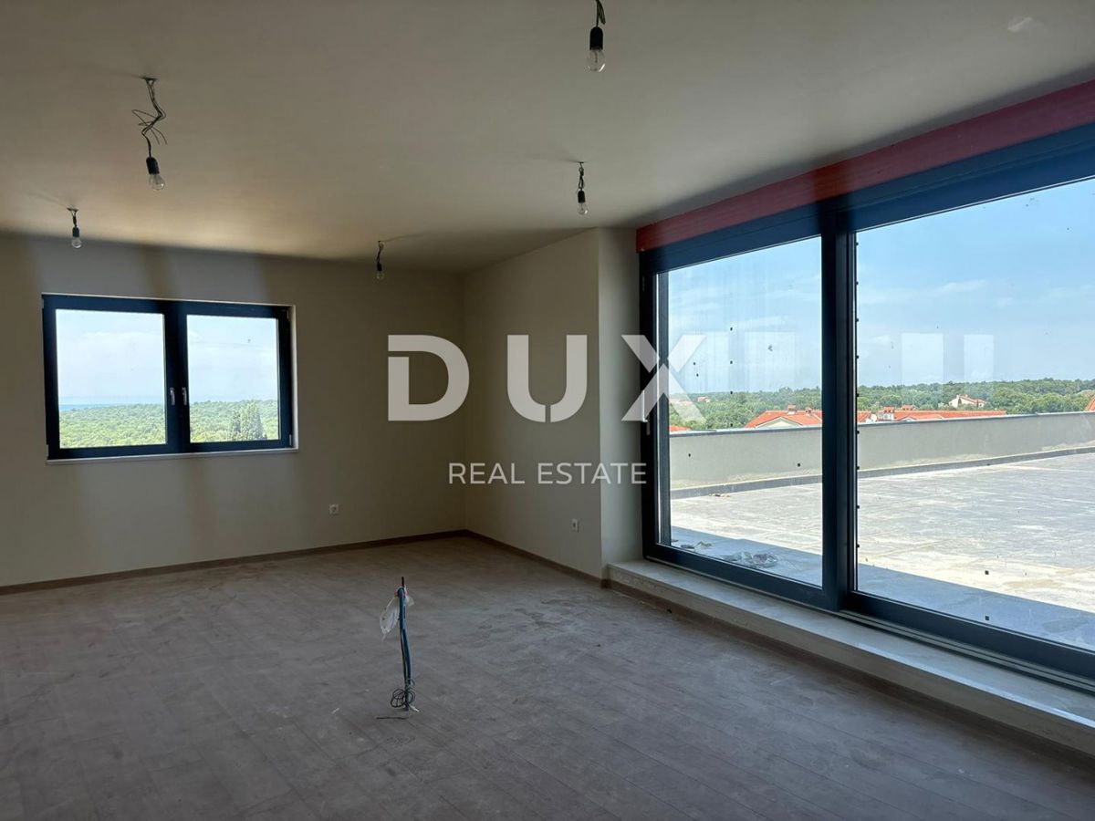 ISTRA, POREČ - Ekskluzivno penthouse s strešno teraso in odprtim pogledom na morje! ZNIŽANO!