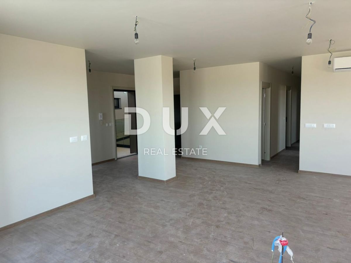 ISTRA, POREČ - Ekskluzivno penthouse s strešno teraso in odprtim pogledom na morje! ZNIŽANO!