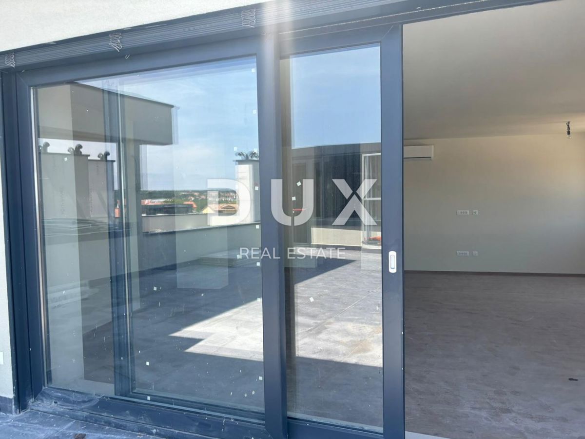 ISTRA, POREČ - Ekskluzivno penthouse s strešno teraso in odprtim pogledom na morje! ZNIŽANO!