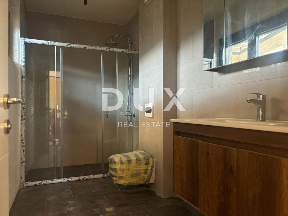 ISTRA, POREČ - Ekskluzivno penthouse s strešno teraso in odprtim pogledom na morje! ZNIŽANO!