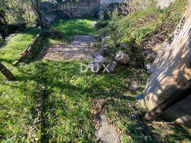 RIJEKA, VIŠKOVO - hiša in gospodarsko poslopje + dvorišče s pogledom na morje! PRILOŽNOST!