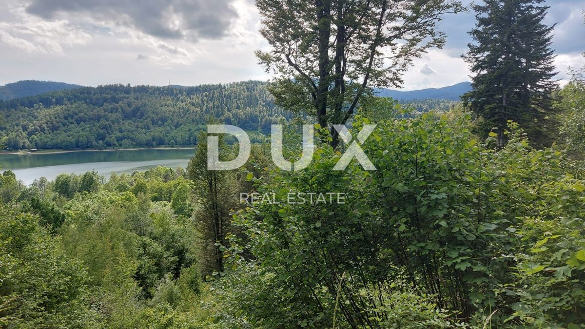 GORSKI KOTAR, FUŽINE - edinstven projekt v osrčju Gorskega Kotarja, zazidljivo zemljišče 10.700 m2 za kompleks vil v bližini jezera, investicijska priložnost!