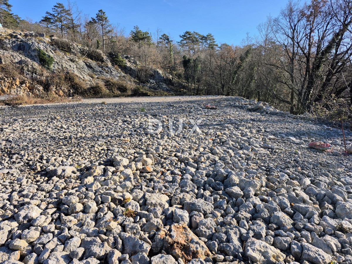 KLANA, ŠKALNICA - Gradbeno zemljišče na čudoviti lokaciji. Pogled na morje!