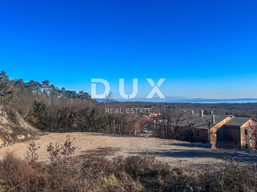 KLANA, ŠKALNICA - Gradbeno zemljišče na čudoviti lokaciji. Pogled na morje!