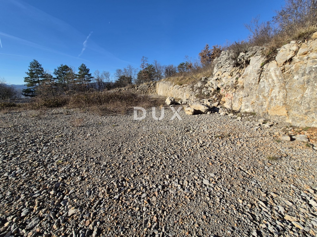 KLANA, ŠKALNICA - Gradbeno zemljišče na čudoviti lokaciji. Pogled na morje!