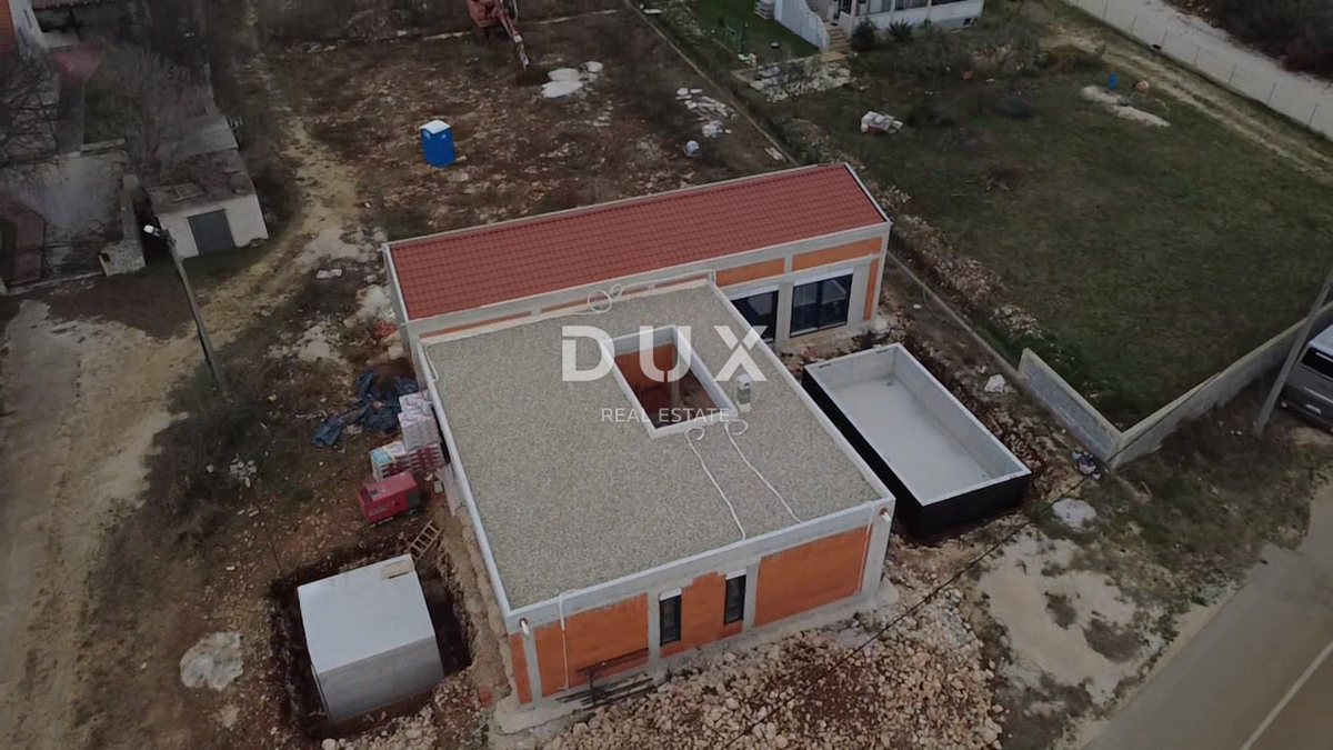 ZADAR, ZEMUNIK G. – Luksuzna moderna vila (B) enonadstropna z bazenom